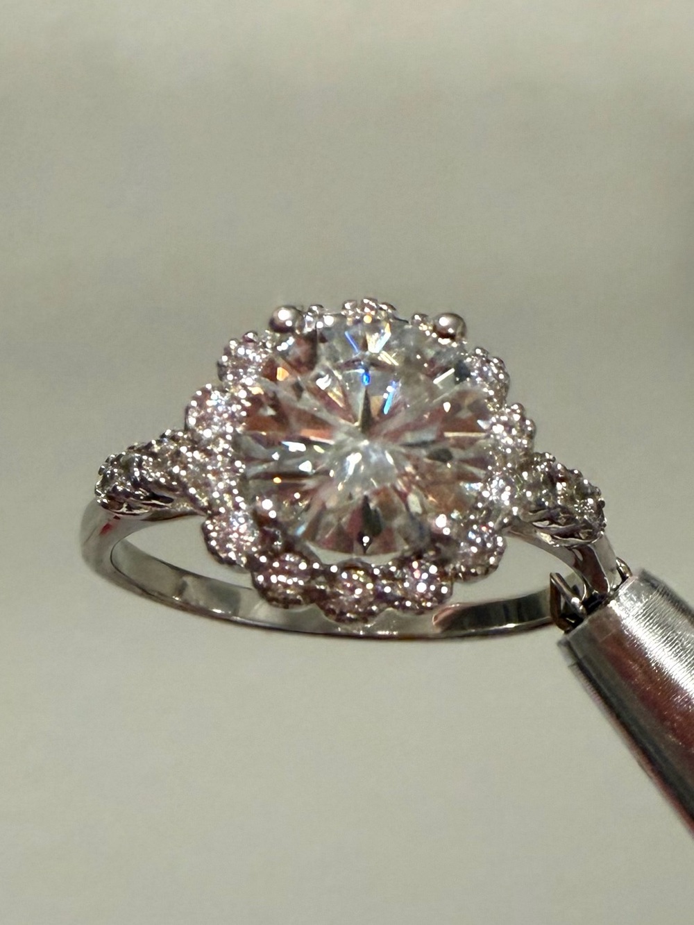2.0CT GRA MOISSANITE Halo Round-Cut Silver Plated Ring/Size 9 or 8
